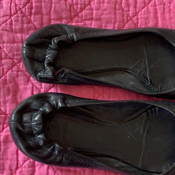 Tory Burch flats. Very used. Black with gold - Picture 6 of 6
